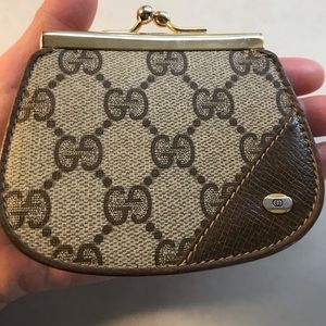 Gucci kiss lock coin purse in excellent condition